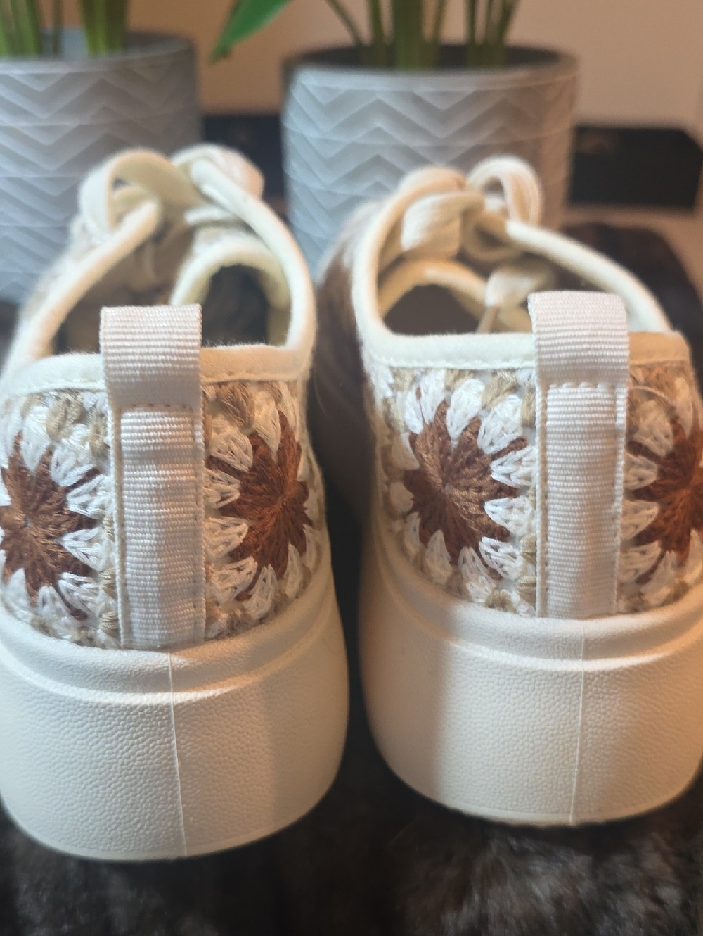 NWOT DL 1990 Women’s Cream, Brown &  Crochet Platform Sneakers SIZE 8. - Picture 6 of 8